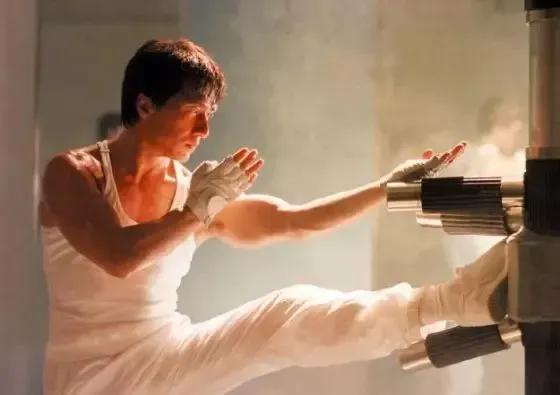 Jackie Chan beoefent Wing Chun